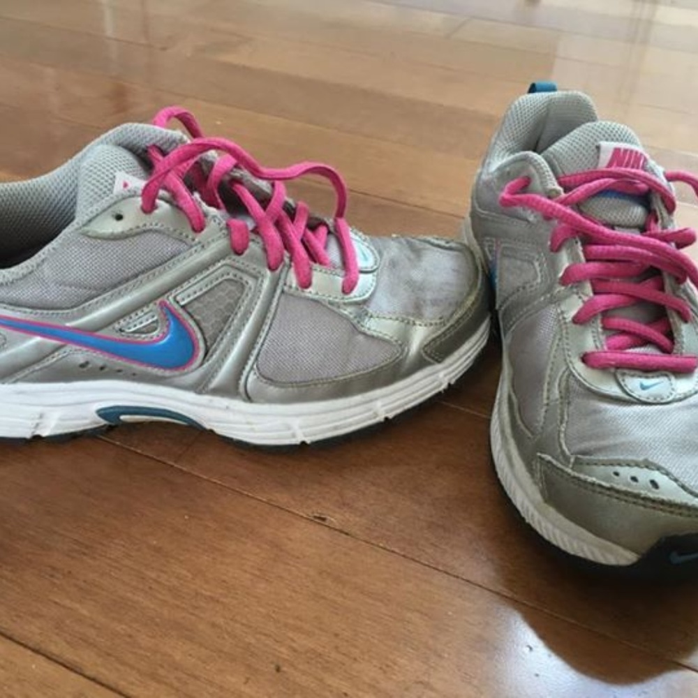 Nike youth size 4